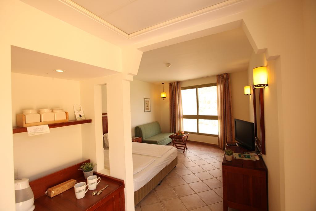 Ein Gedi Kibbutz Hotel Room photo
